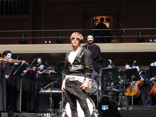 GACKT「日本中、世界へ」ロックとオーケストラが融合したコンサートの