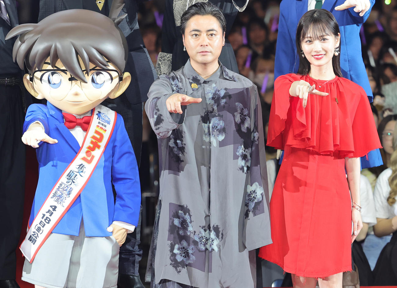 劇場版「名探偵コナン　隻眼の残像」SPファンミーティングに登場した、左から江戸川コナン、山田孝之、山下美月（撮影・野上伸悟）
