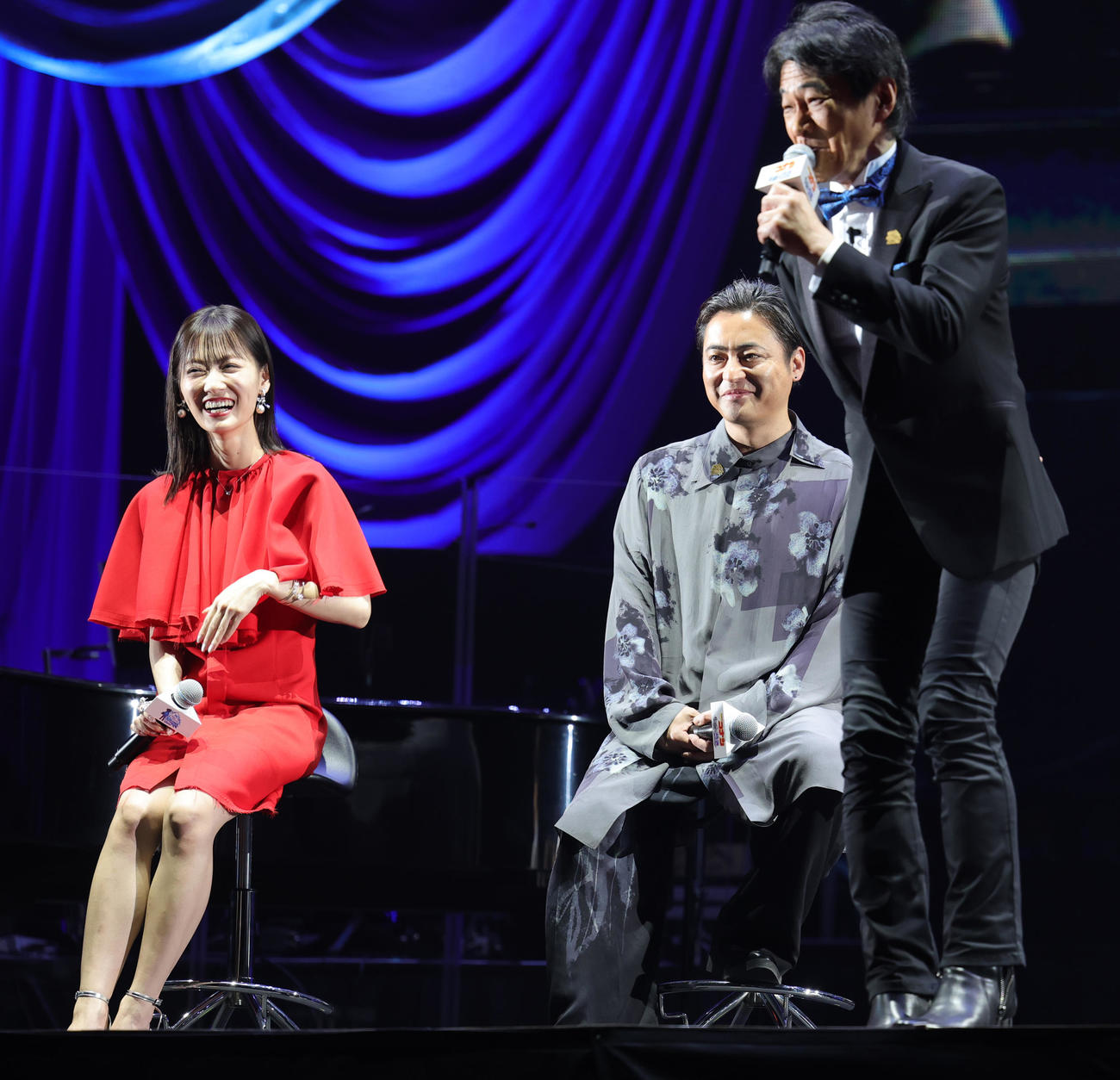 劇場版「名探偵コナン　隻眼の残像」SPファンミーティングに登場した、左から山下美月、山田孝之、小山力也（撮影・野上伸悟）