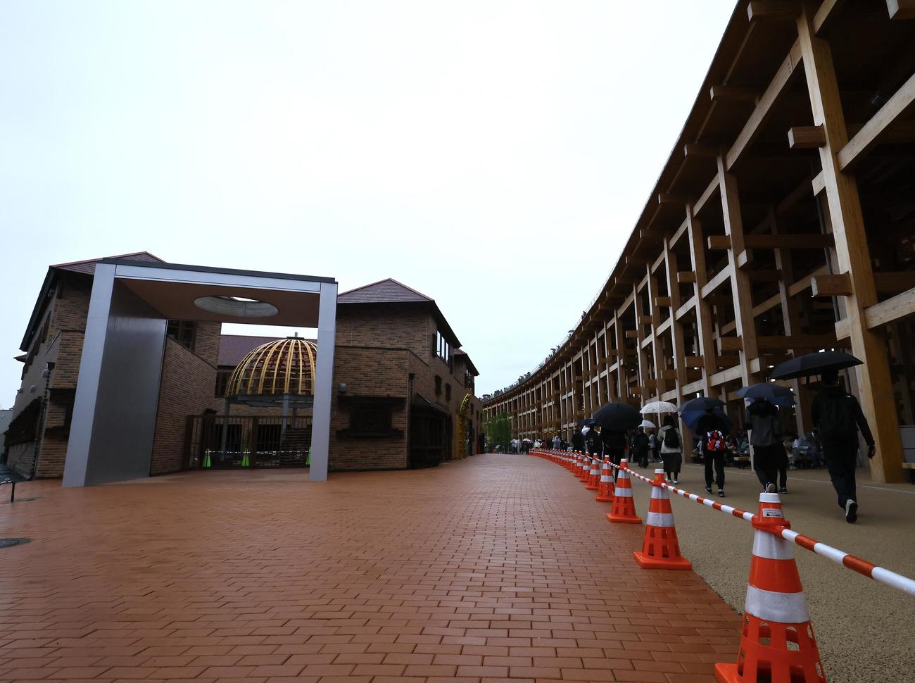 大阪・関西万博開幕も、工事途中のままのネパールパビリオン（撮影・藤尾明華）