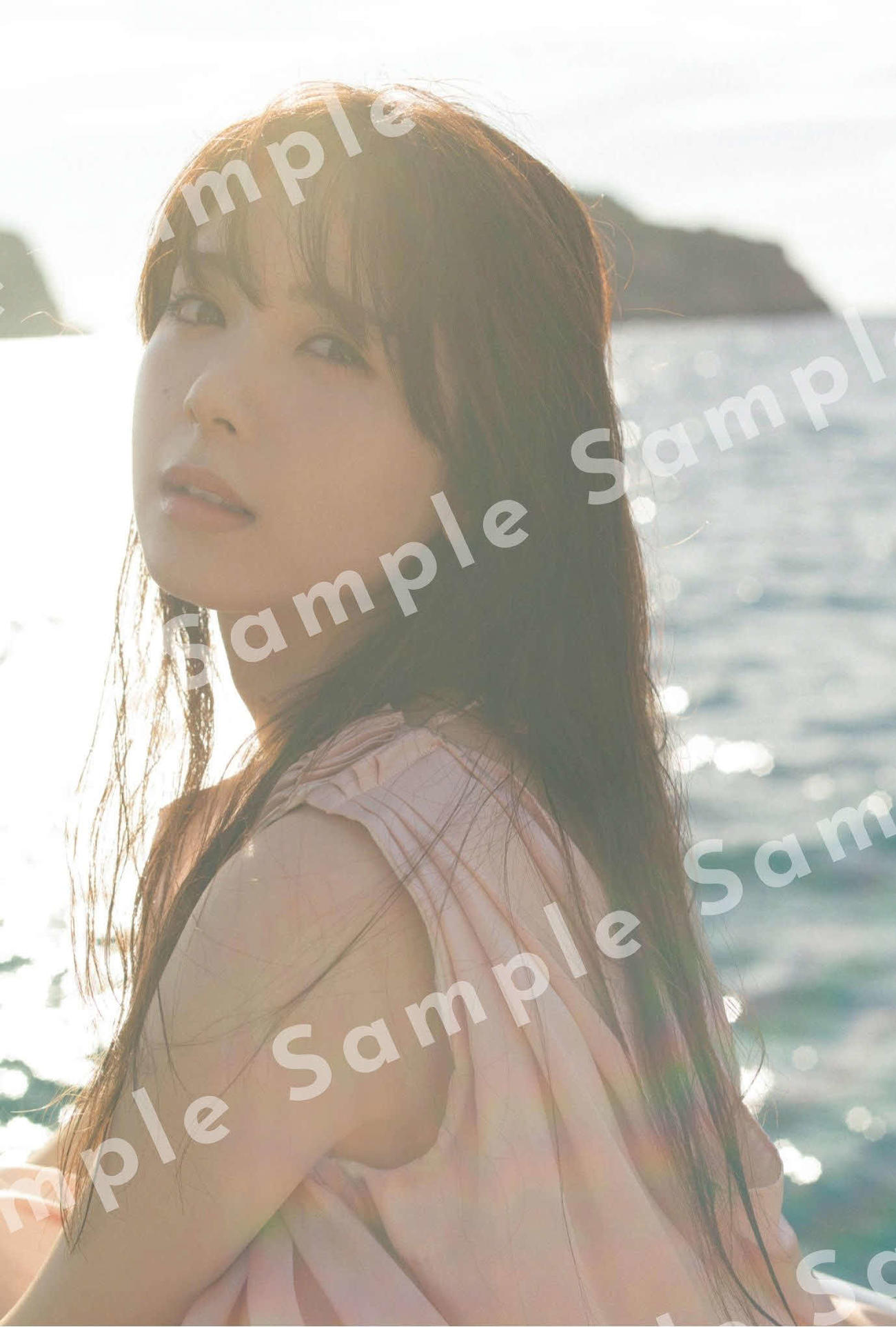 乃木坂46筒井あやめファースト写真集の特典カット（細居幸次郎氏撮影）