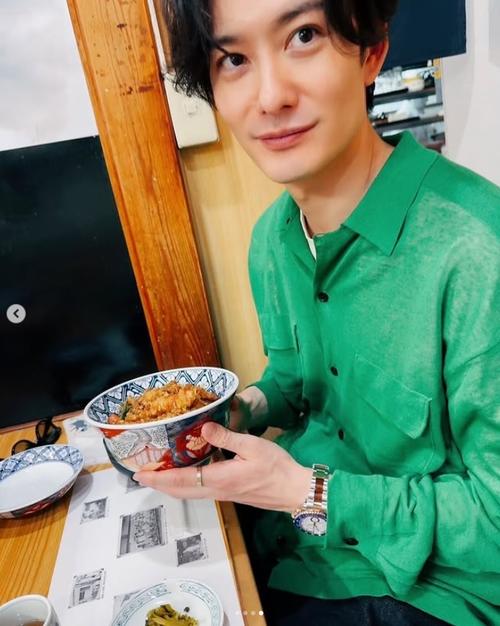 岡田将生、好きだシリーズ最新投稿に「撮影者は奥様かな」「天丼に
