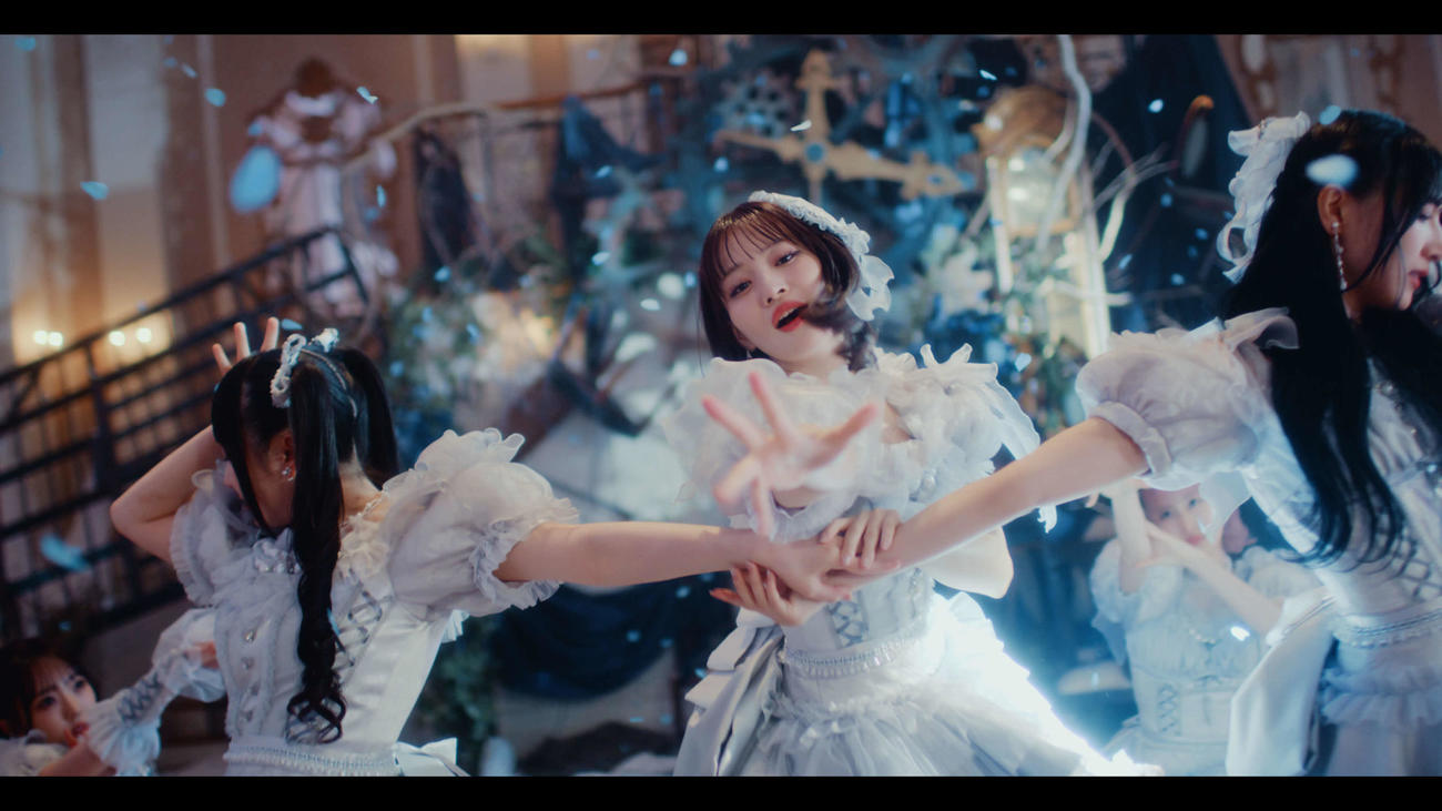 ≠ME最新曲「モブノデレラ」ミュージックビデオの一場面（C）YOANI／KING RECORDS