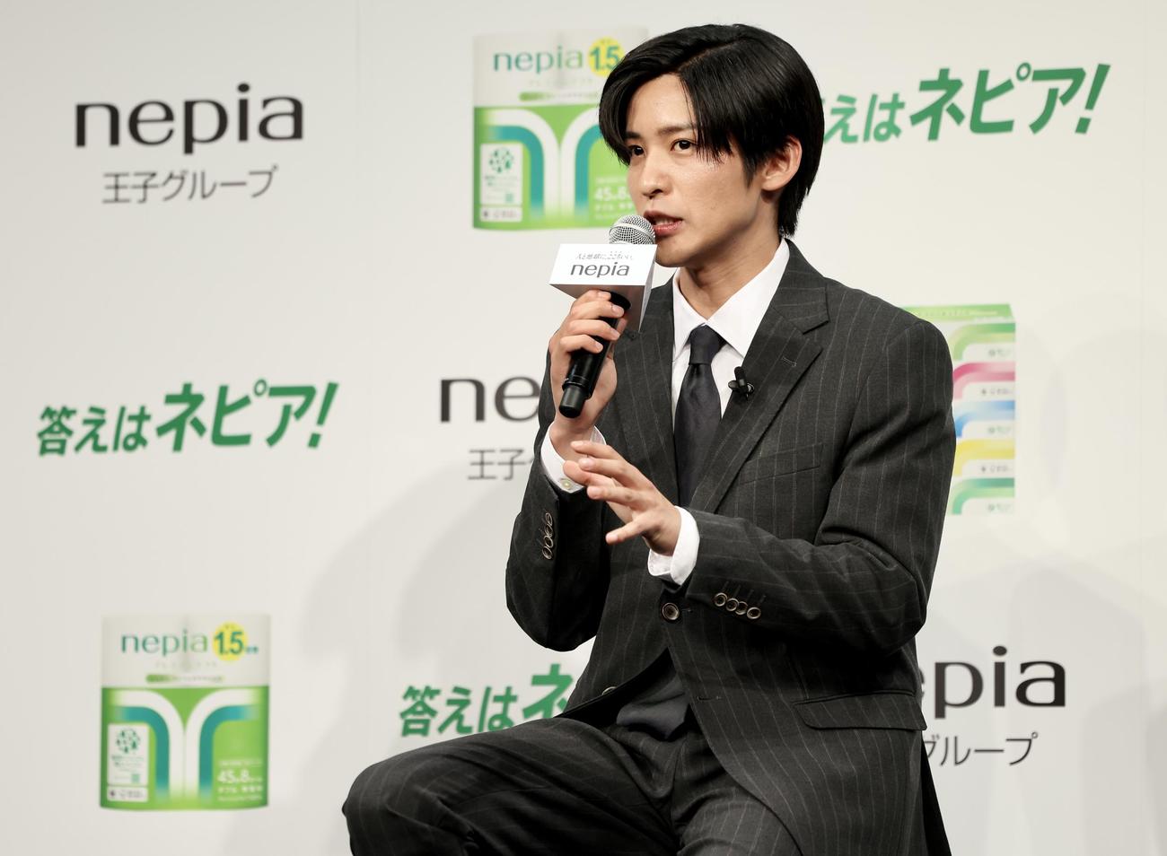 クイズに答える目黒蓮（撮影・河田真司）