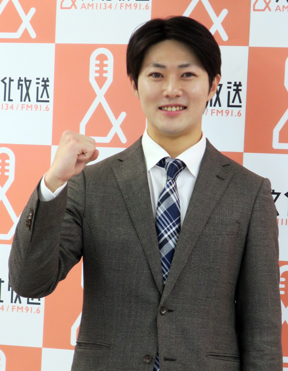 文化放送定例会見に登場した小宅世人アナウンサー