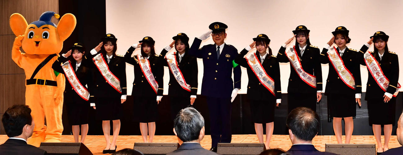 警視庁東京空港警察署の一日警察署長委嘱式に出席したCUTIE STREETら（撮影・松尾幸之介）