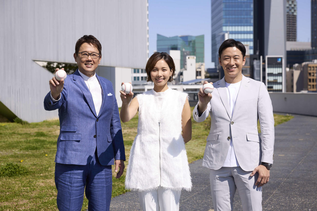 今年も「熱闘甲子園」のキャスターを務める、左から）古田敦也氏、ヒロド歩美アナ、斎藤佑樹氏