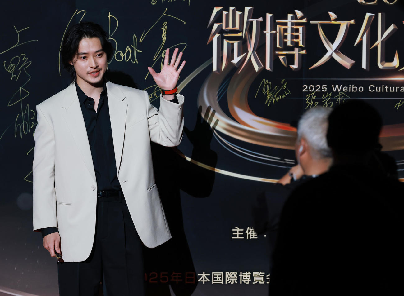 「2025微博文化交流ナイト」でベスト俳優賞を受賞した山崎賢人（撮影・野上伸悟）