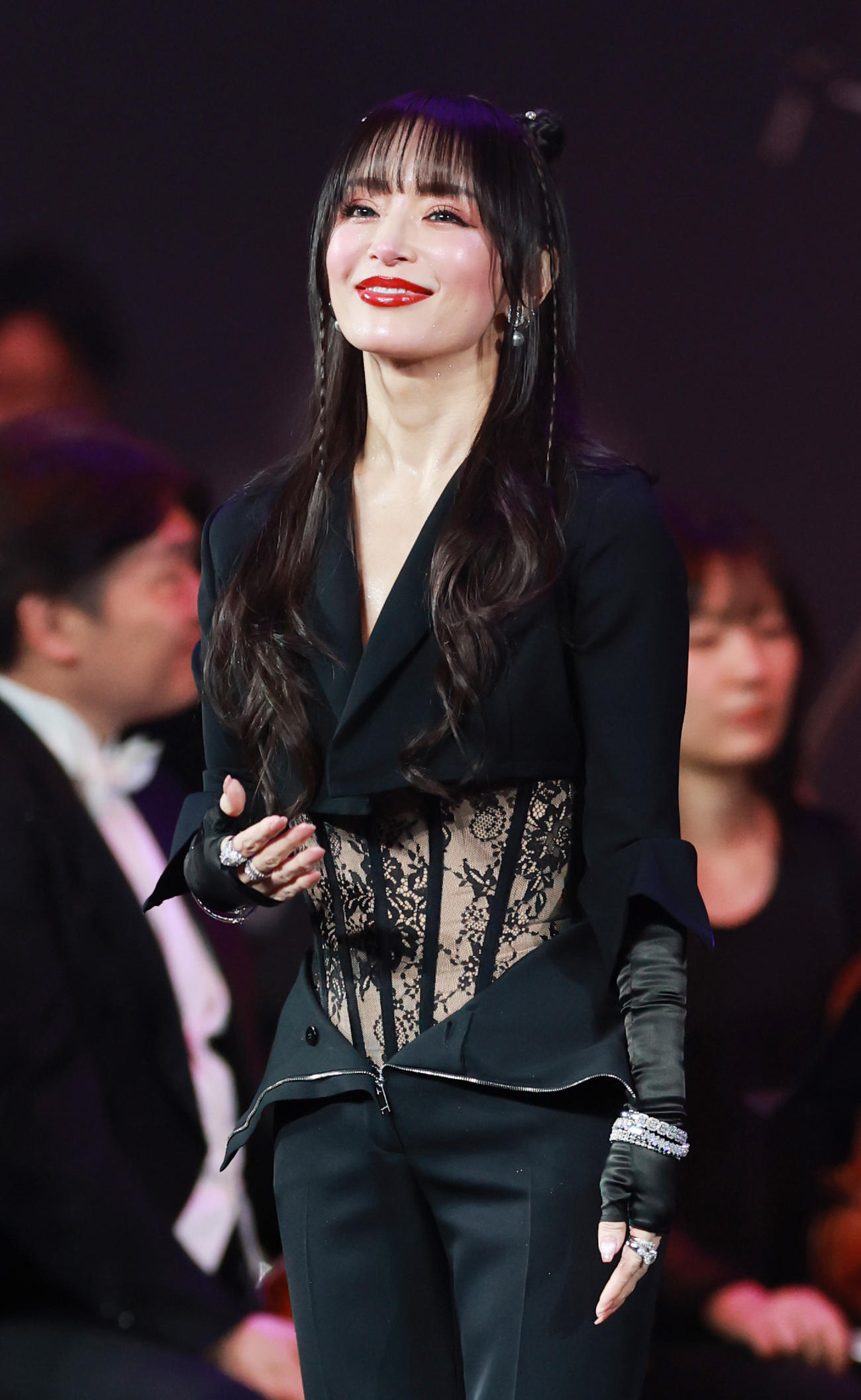 「2025微博文化交流ナイト」でベストアーティスト賞を受賞した浜崎あゆみ（撮影・野上伸悟）