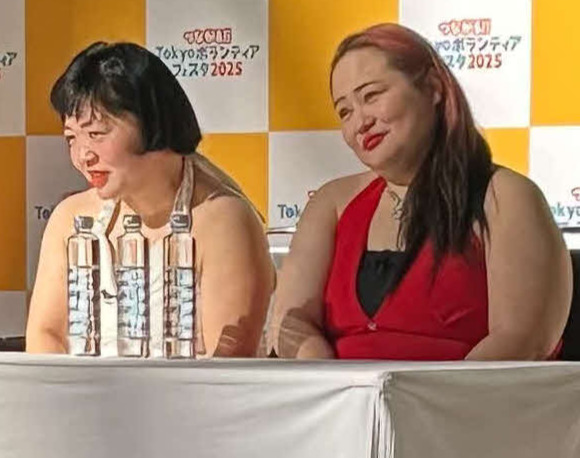 おかずクラブのオカリナ（左）とゆいP（2025年）