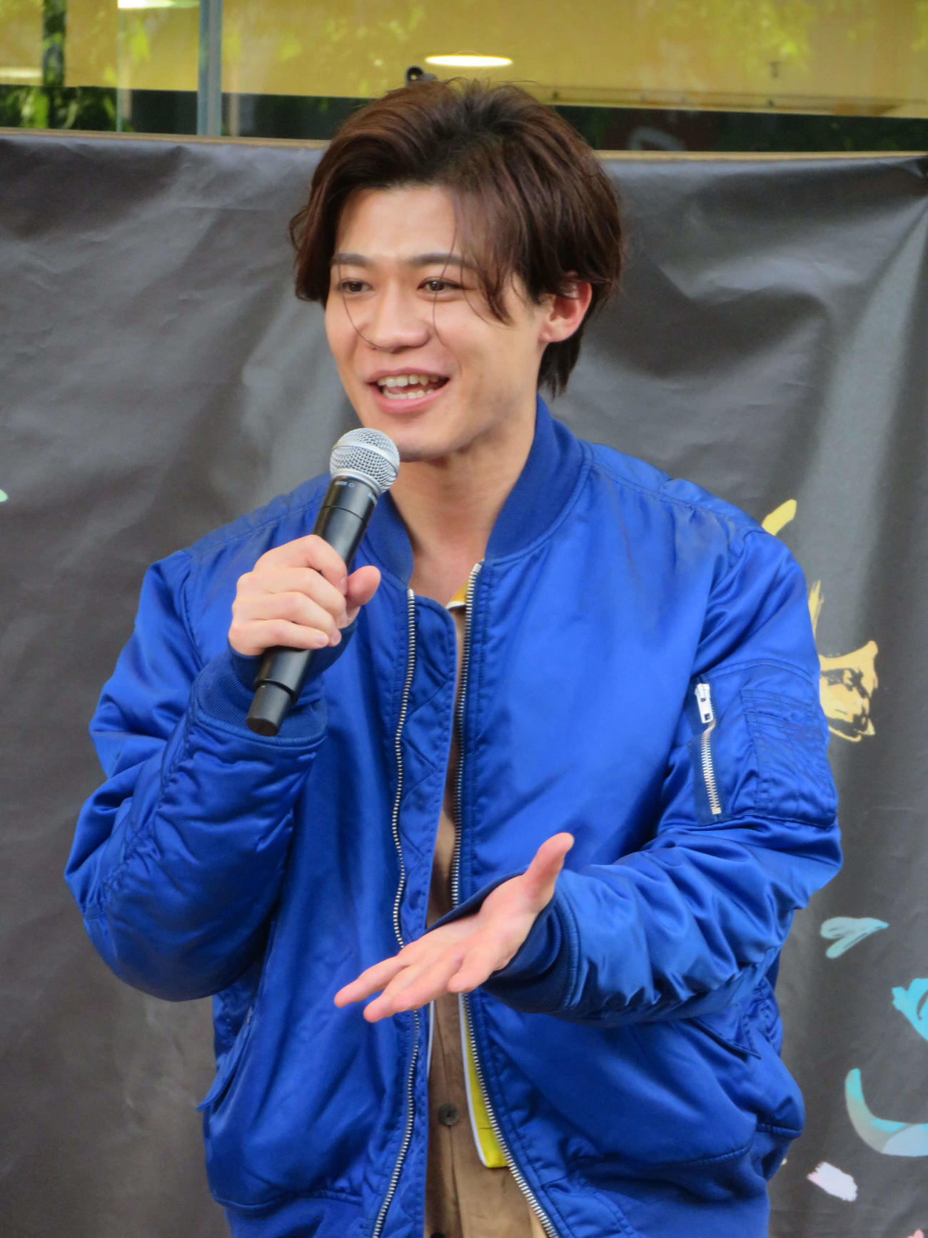 7枚目シングル「Fun！Fun！Fun！／炎のKiss」発売記念イベントに出席した新浜レオン