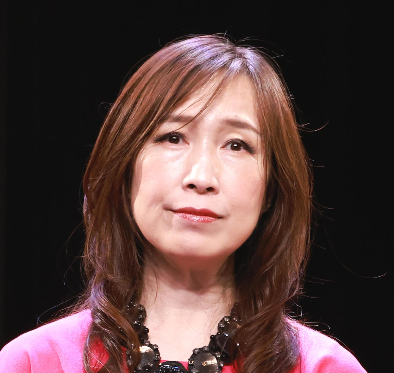 森口博子「いかがかしらん？」 白い背中を大胆露出の赤ドレス姿披露 - 芸能写真ニュース : 日刊スポーツ