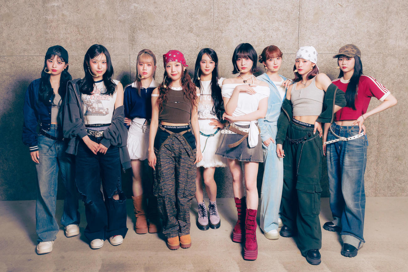 3枚目シングル「MUSE」発売記念イベントを開催したME：I。左からRINON、MOMONA、AYANE、KEIKO、MIU、SHIZUKU、SUZU、RAN、KOKONA　（C）LAPONE GIRLS