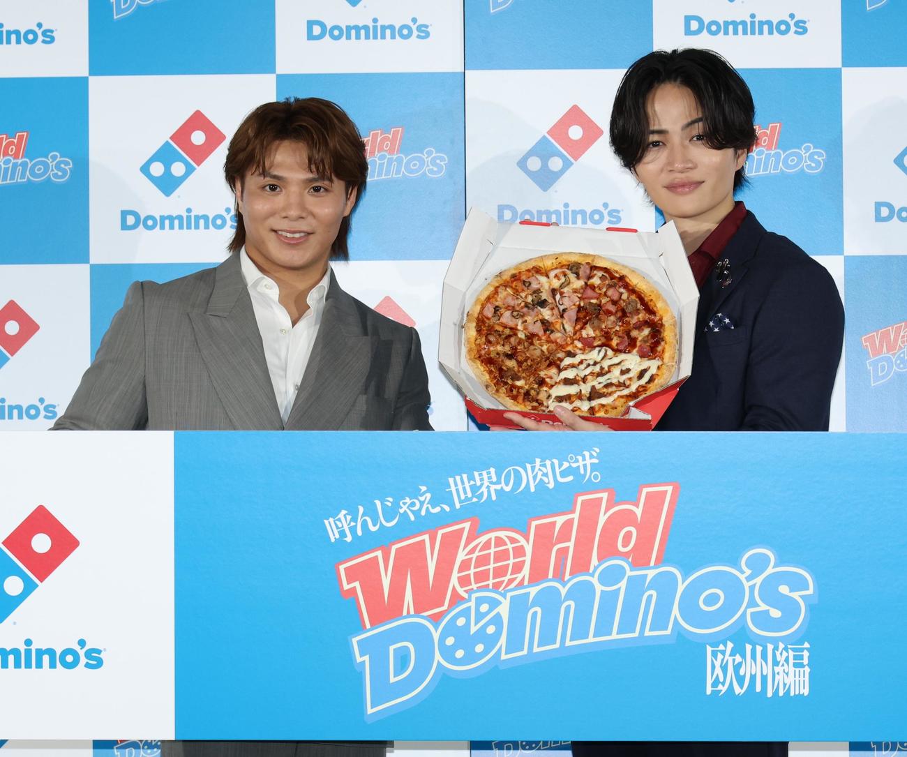 ドミノ・ピザ「ワールドドミノ欧州編」新製品発表会に参加した阿部一二三（左）と菊池風磨（撮影・中島郁夫）