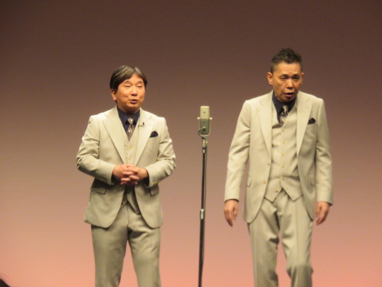 爆笑問題の田中裕二（左）と太田光
