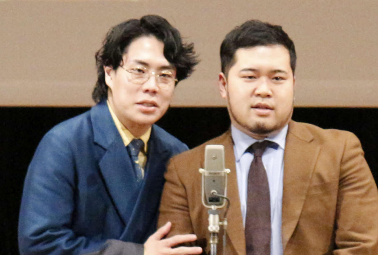 令和ロマンの高比良くるま（左）と松井ケムリ