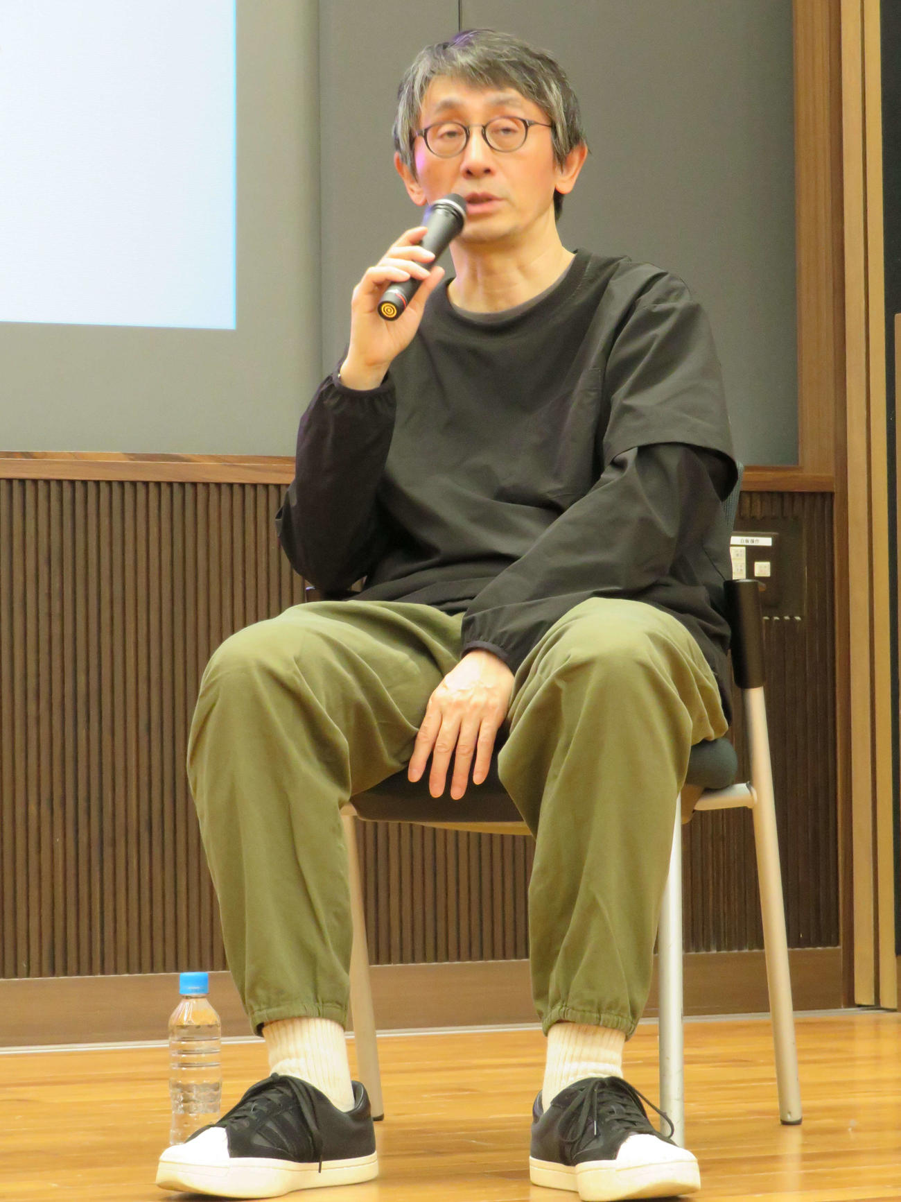 母校の早大の人気授業「マスターズ・オブ・シネマ」の講義にゲストとして登壇した「敵」の吉田大八監督（撮影・村上幸将）
