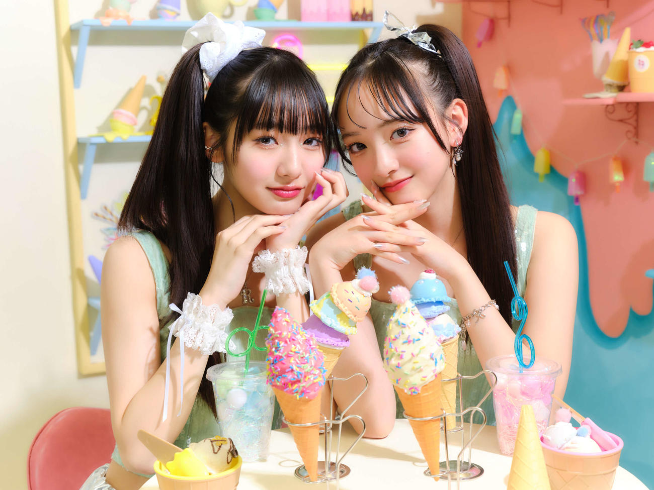 「nicola」創刊30年で初の本格的アイドルプロジェクト「リコリリ」のリコ（左）とリリ（C）リコリリプロジェクト