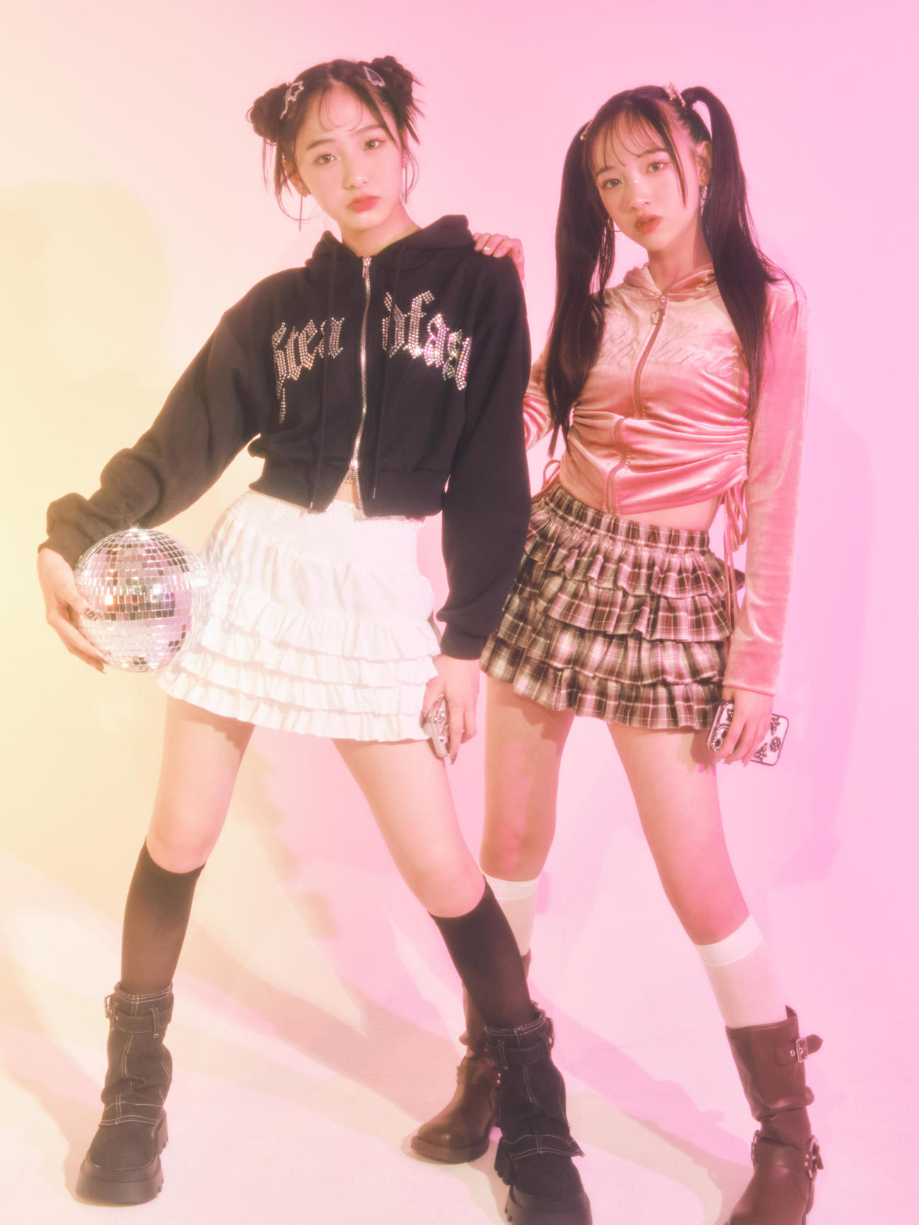 「nicola」創刊30年で初の本格的アイドルプロジェクト「リコリリ」のリコ（左）とリリ（C）リコリリプロジェクト