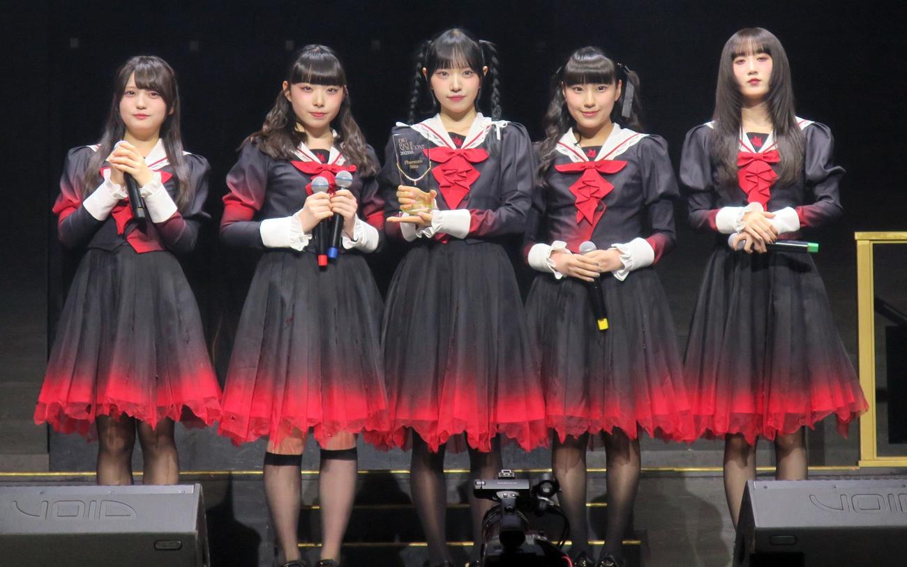 「ディグ・ニュー・アイコン・アワード2025SS」で表彰されたアイドルグループ、ファントムシータ