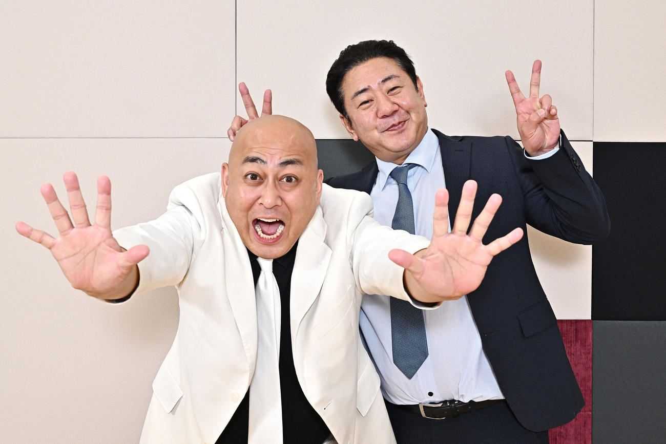 単独ツアー「バカの恩返し」の抱負を語った錦鯉の長谷川雅紀（左）と渡辺隆（撮影・滝沢徹郎）
