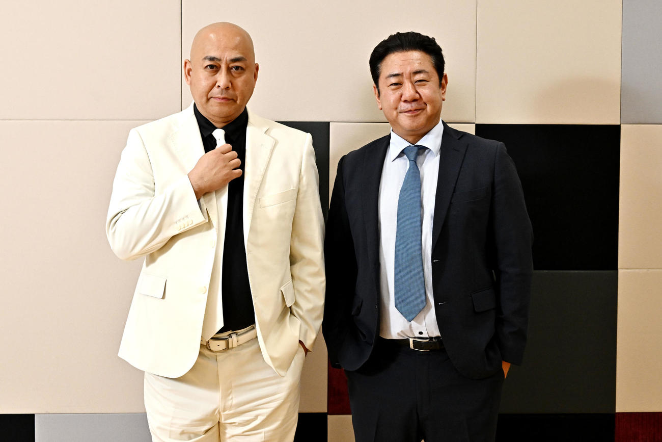 単独ツアー「バカの恩返し」の抱負を語った錦鯉の長谷川雅紀（左）と渡辺隆（撮影・滝沢徹郎）