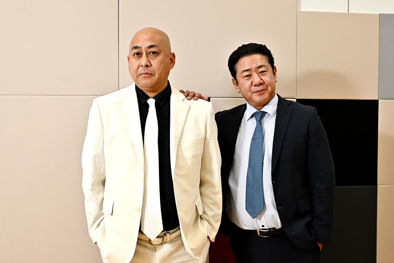 単独ツアー「バカの恩返し」の抱負を語った錦鯉の長谷川雅紀（左）と渡辺隆（撮影・滝沢徹郎）
