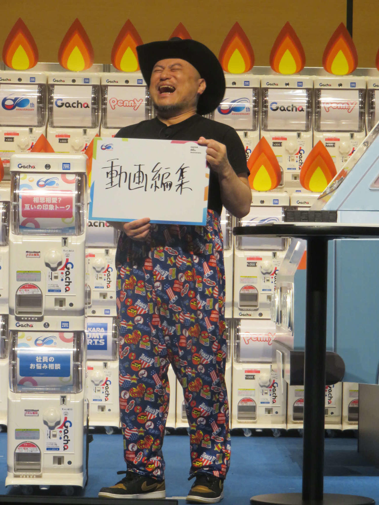 「ガチャ日本上陸60周年ツアー」出発式に出席したハリウッドザコシショウ