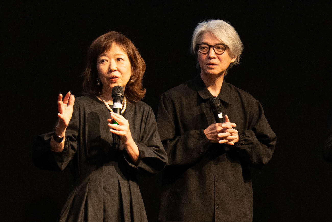三國連太郎さんの13回忌の会に登壇した浅田美代子と吉岡秀隆