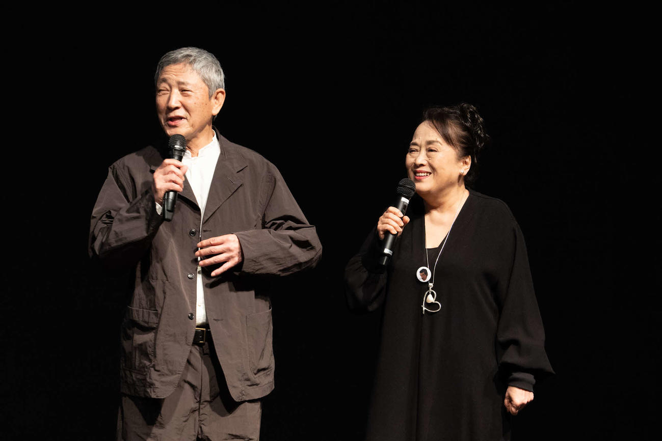 三國連太郎さんの13回忌の会に登壇した小林薫と渡辺えり