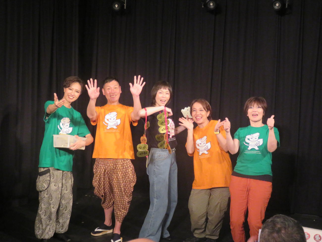 舞台「地獄歌謡祭　天下分け目の歌合戦」の出演者たち