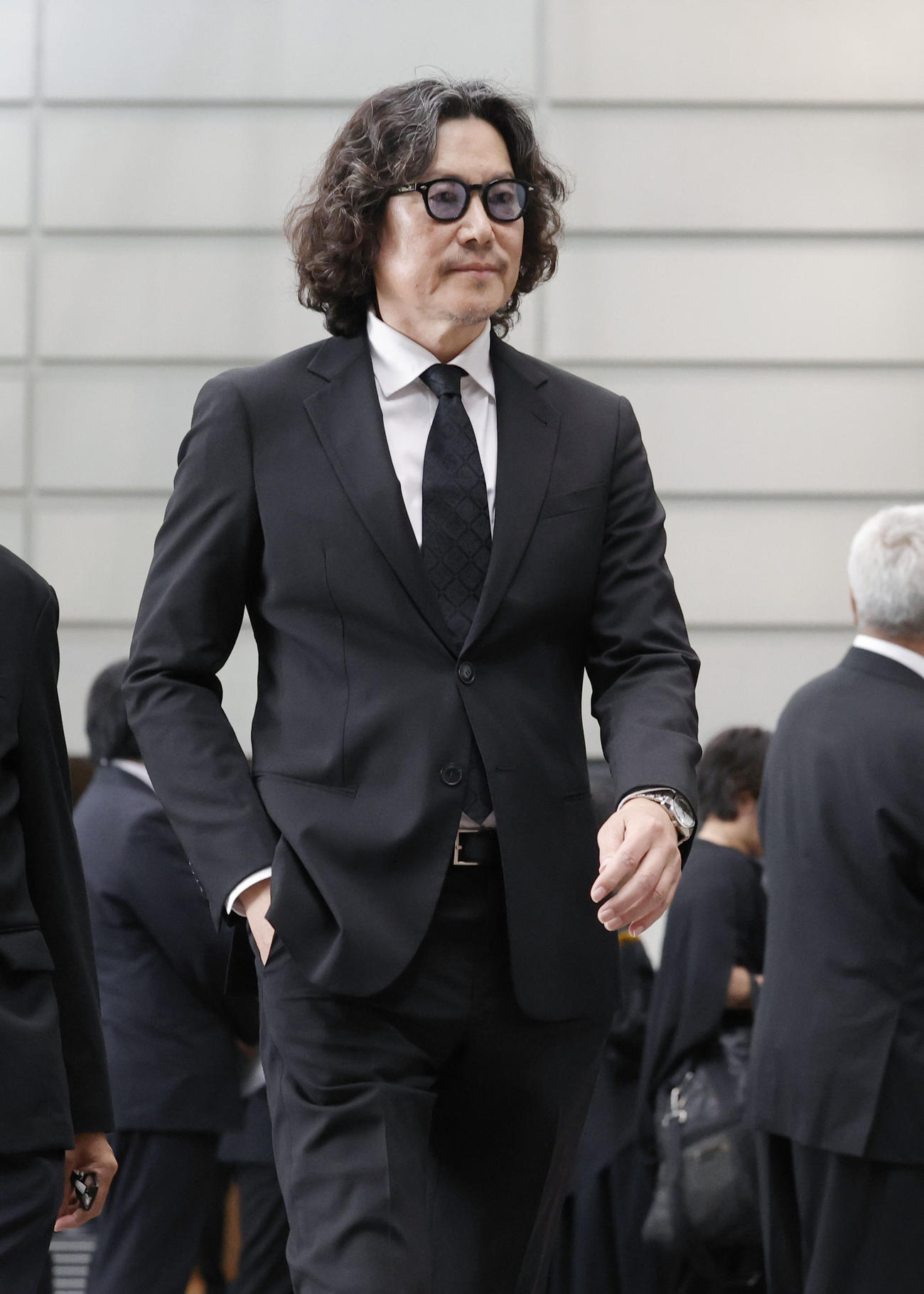 中山美穂さんのお別れの会に参列した豊川悦司（共同）