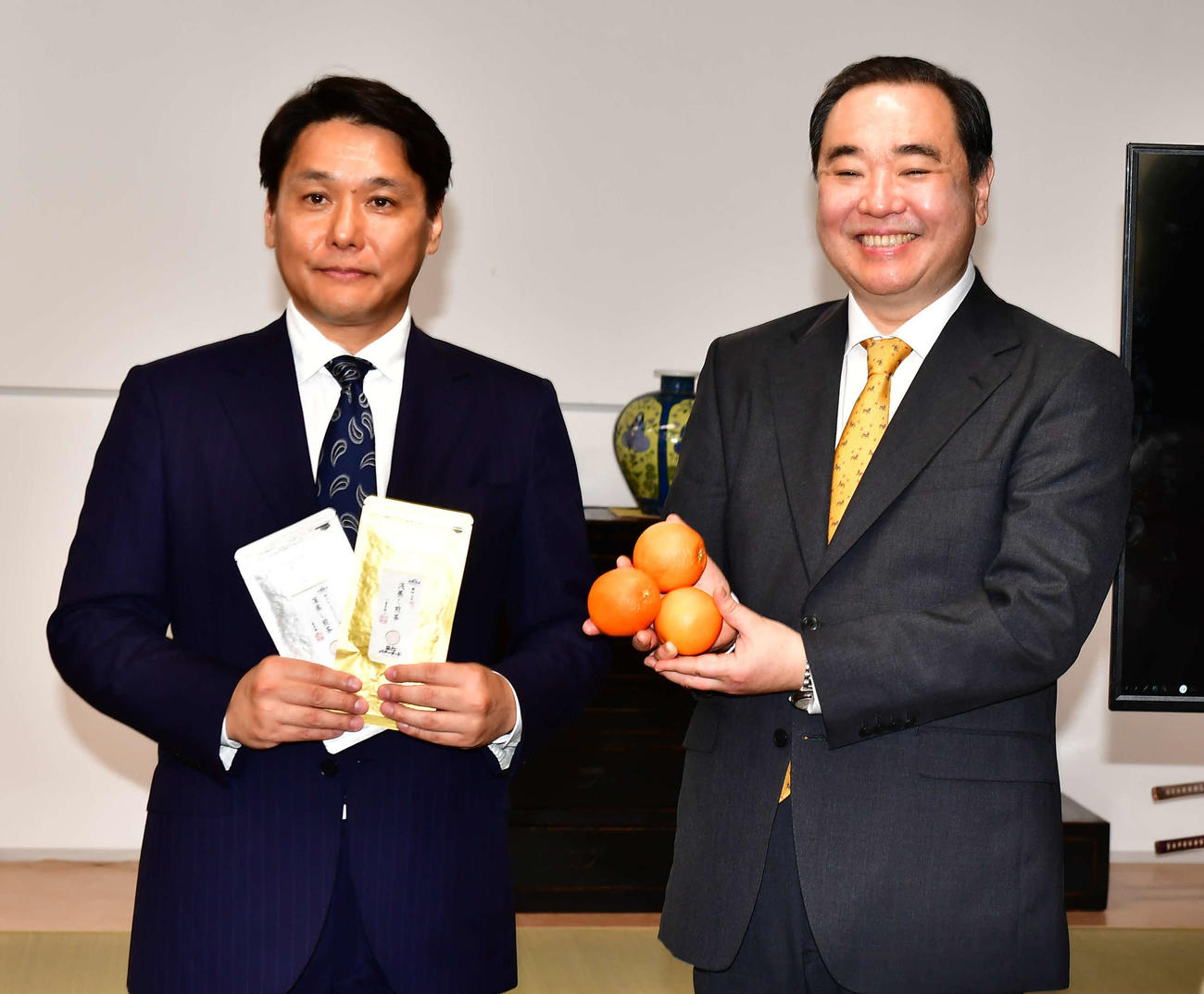 「SHOGUN CAFE＆EXPERIENCE」メディアお披露目会に出席した徳川宗家第19代当主、徳川家広氏（右）と日本インキュベーションセンター海保学代表理事（撮影・松尾幸之介）