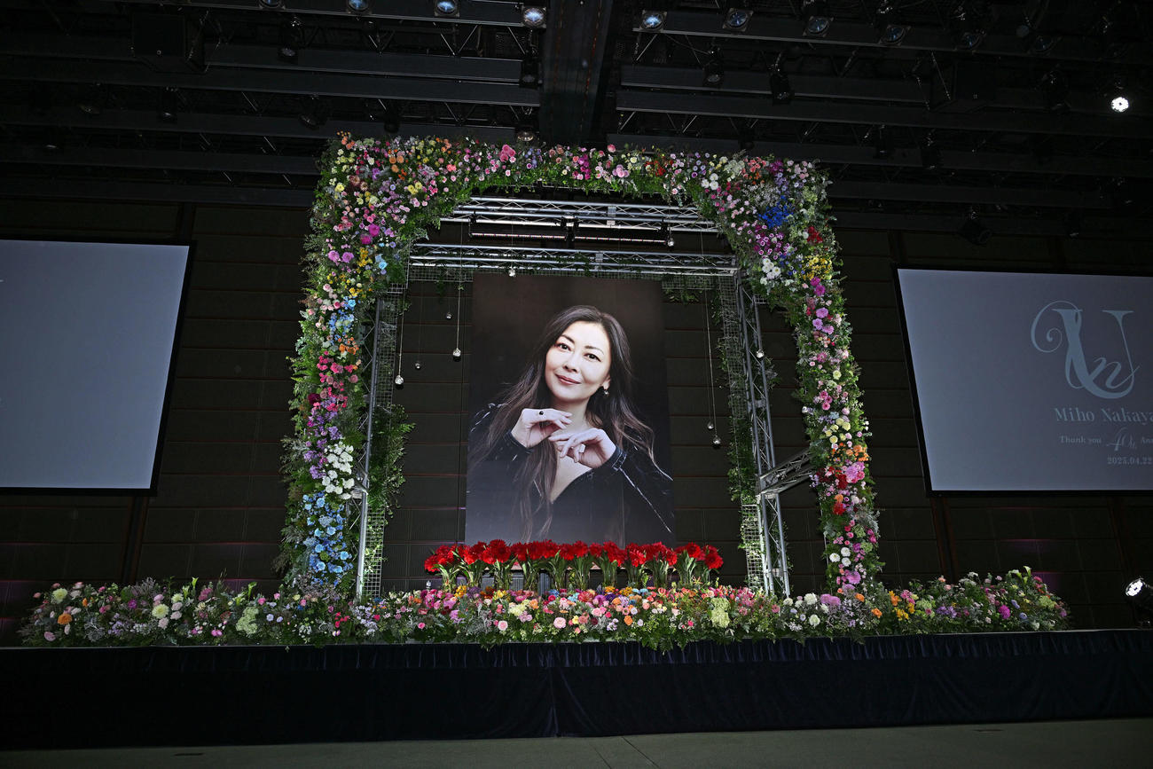 中山美穂さんの祭壇（撮影・滝沢徹郎）
