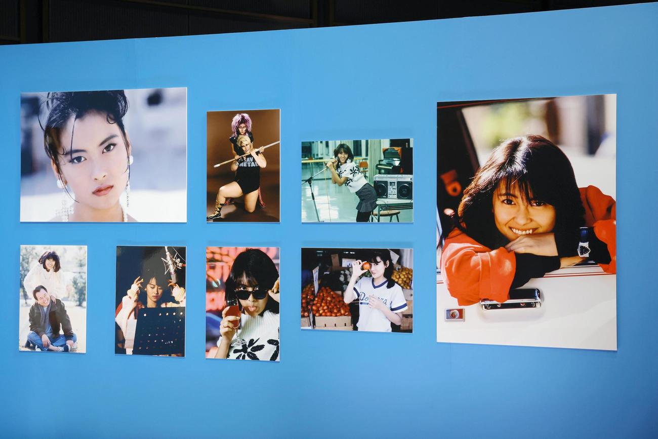 中山美穂さんのお別れの会で展示された写真（共同）