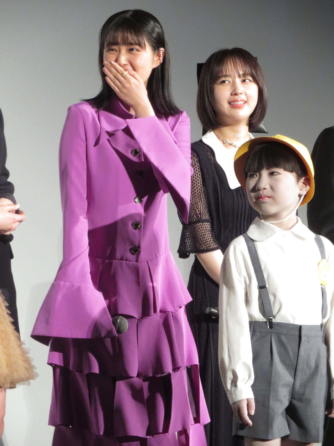 映画「見える子ちゃん」完成披露試写会に出席した原菜乃華、なえなの