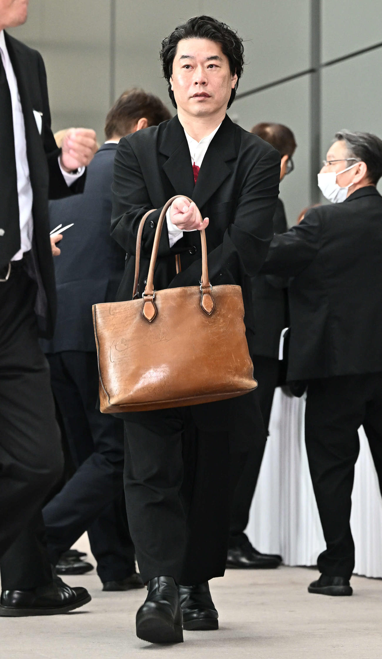 中山美穂さんお別れの会に参列したインスタントジョンソンのじゃい（撮影・滝沢徹郎）