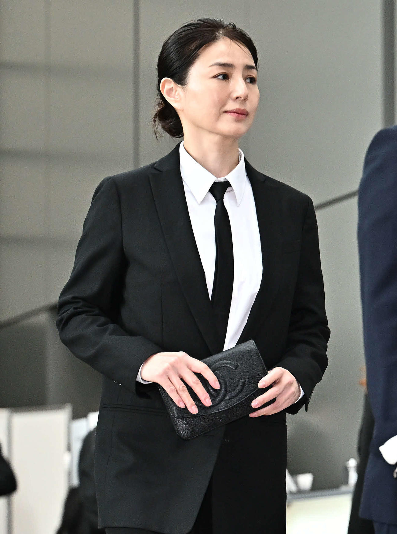 中山美穂さんお別れの会に参列した井川遥（撮影・滝沢徹郎）