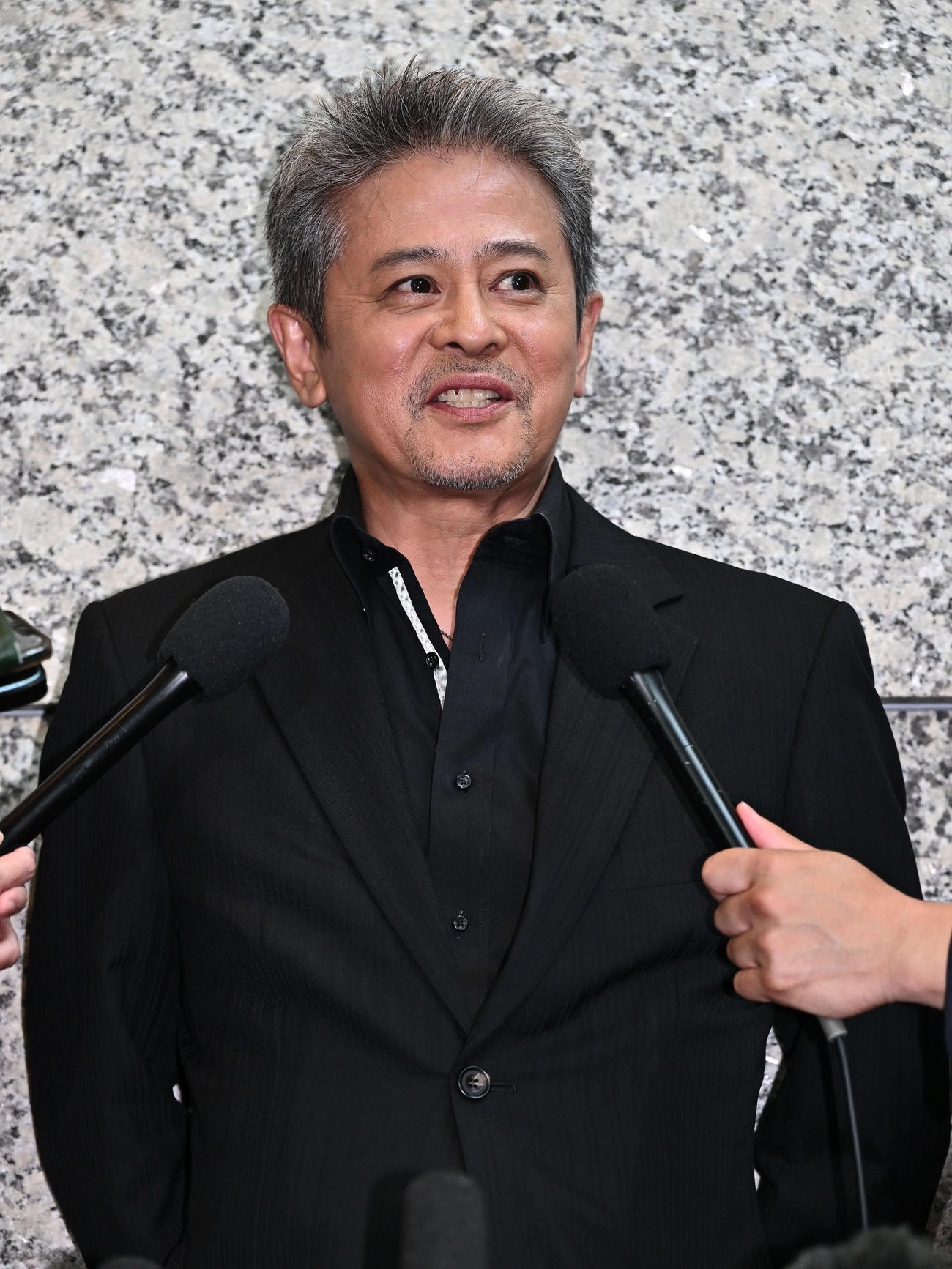中山美穂さんお別れの会で思い出を語る中村繁之（撮影・滝沢徹郎）