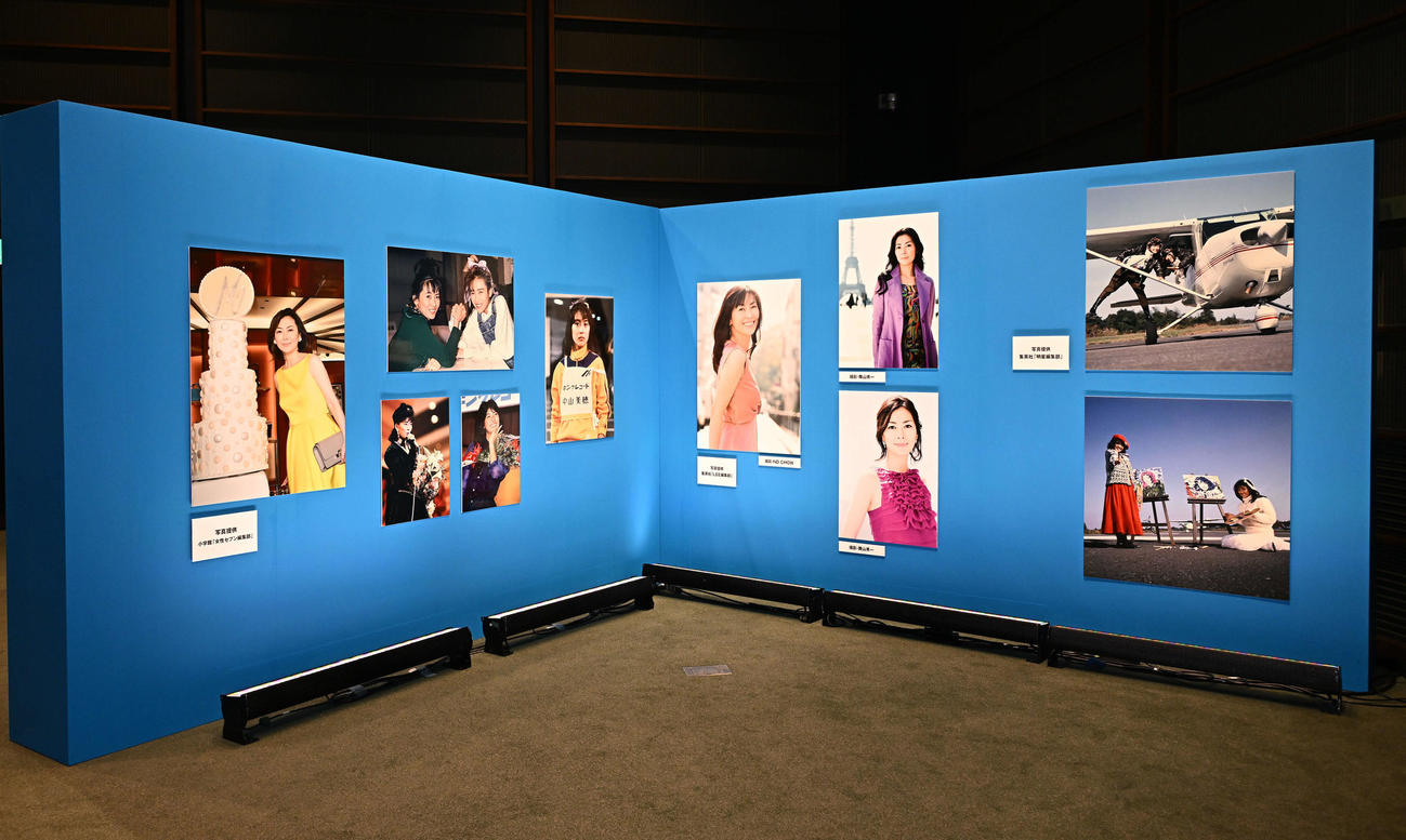 中山美穂さんお別れの会の会場に飾られた写真（撮影・滝沢徹郎）