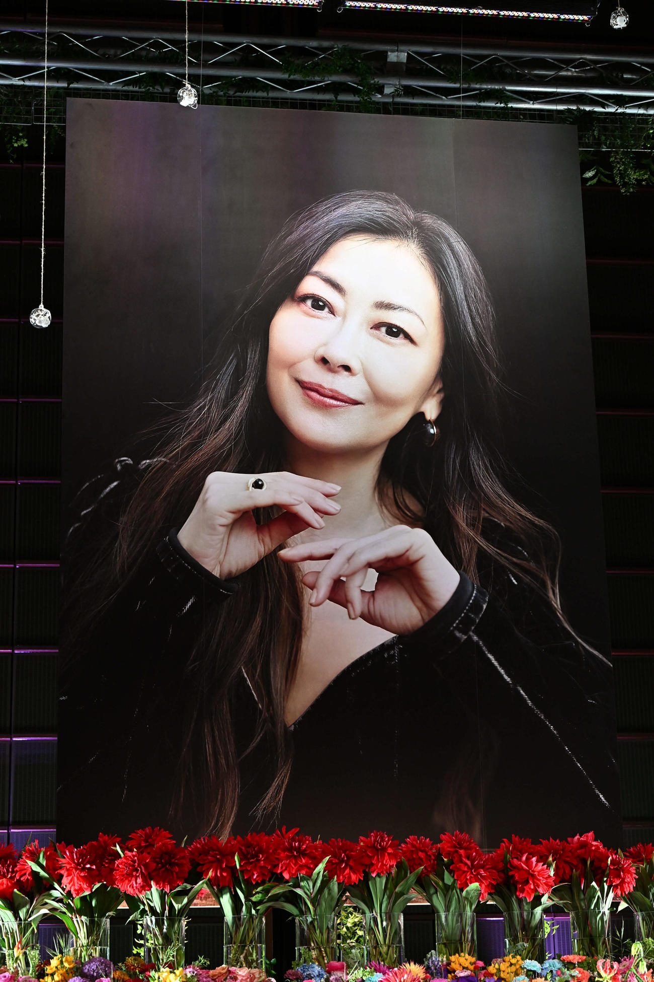 中山美穂さんの遺影（撮影・滝沢徹郎）