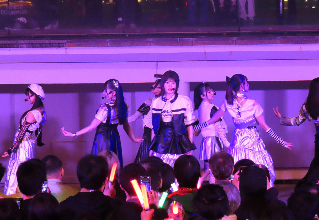 7thデジタルシングル「Beach opening」リリースイベントでパフォーマンスするWHITE SCORPION