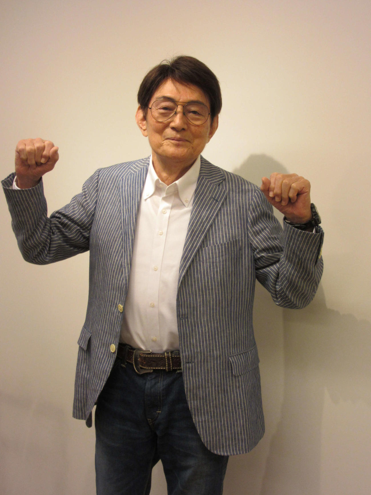 活動再開に向けガッツポーズのささきいさお