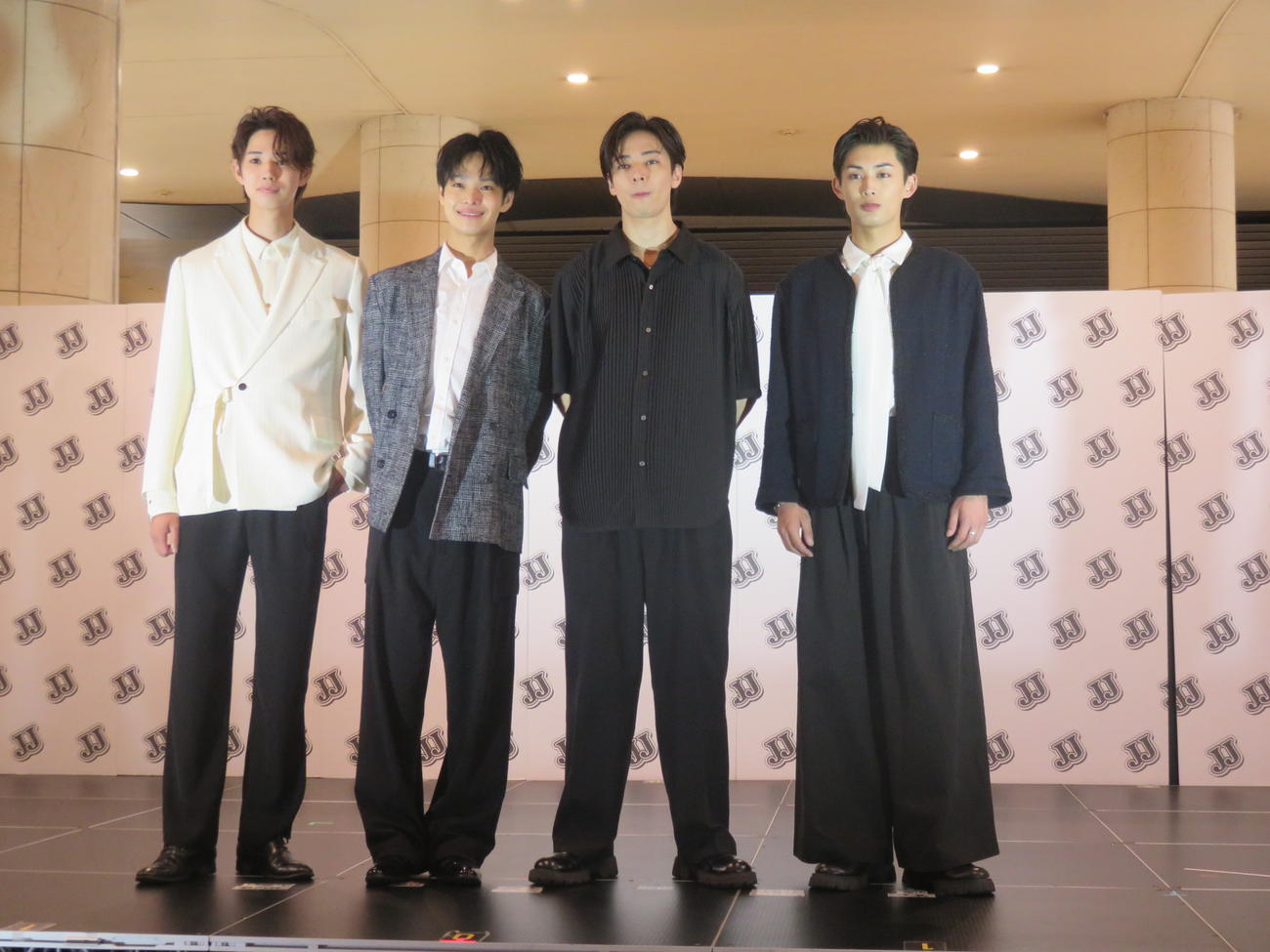 JJモデルオーディション2025から誕生したBOYの、左から大和蒼空、川口ナオ、西原竜平、沖拓郎