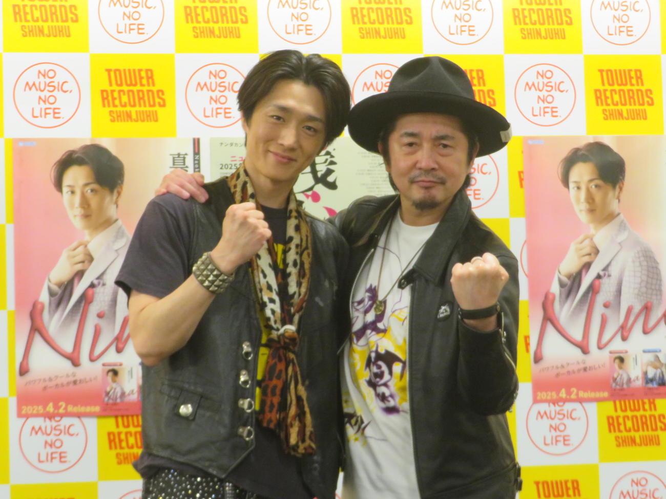 トークライブを行った真田ナオキ（左）と怒髪天ボーカル増子直純