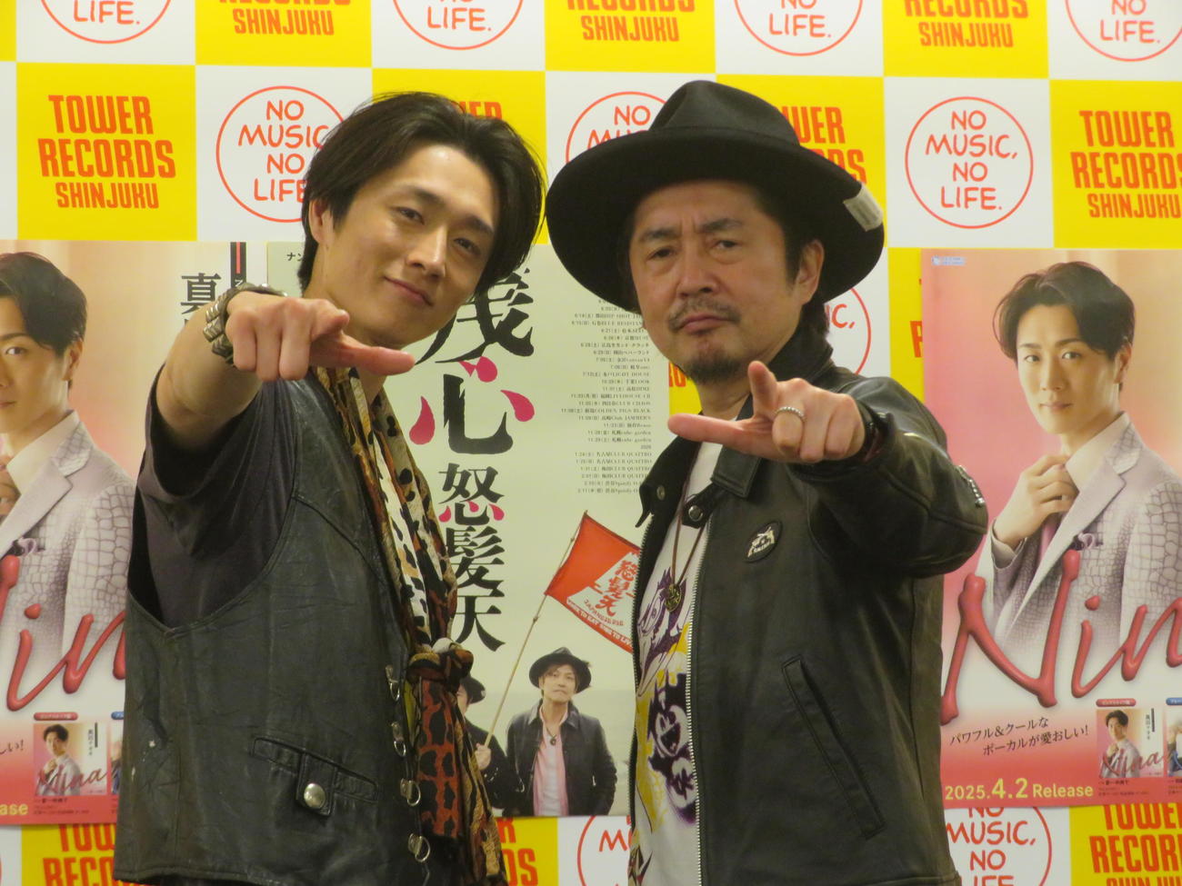 トークライブを行った真田ナオキ（左）と怒髪天ボーカル増子直純