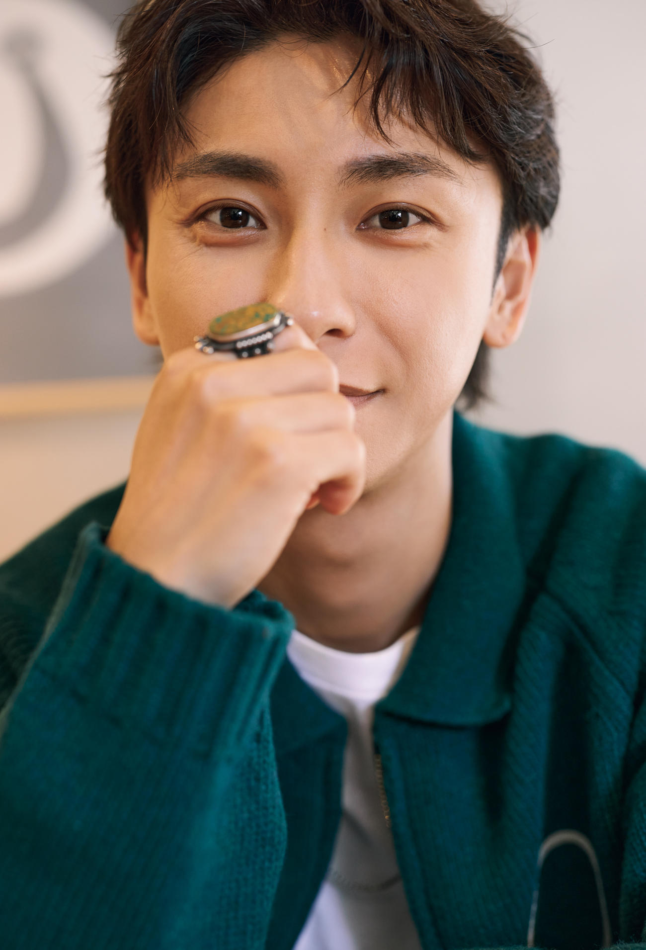 與真司郎最新フォトエッセイ「人生そんなもん」収録カット　撮影／蔦h原佑矢（UM）（C）講談社