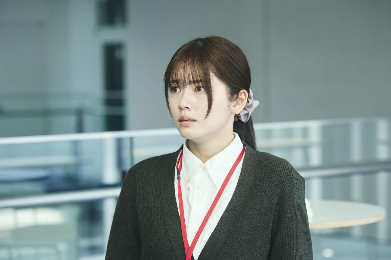 ドラマ「私の夫と結婚して」に出演する小芝風花の場面写真