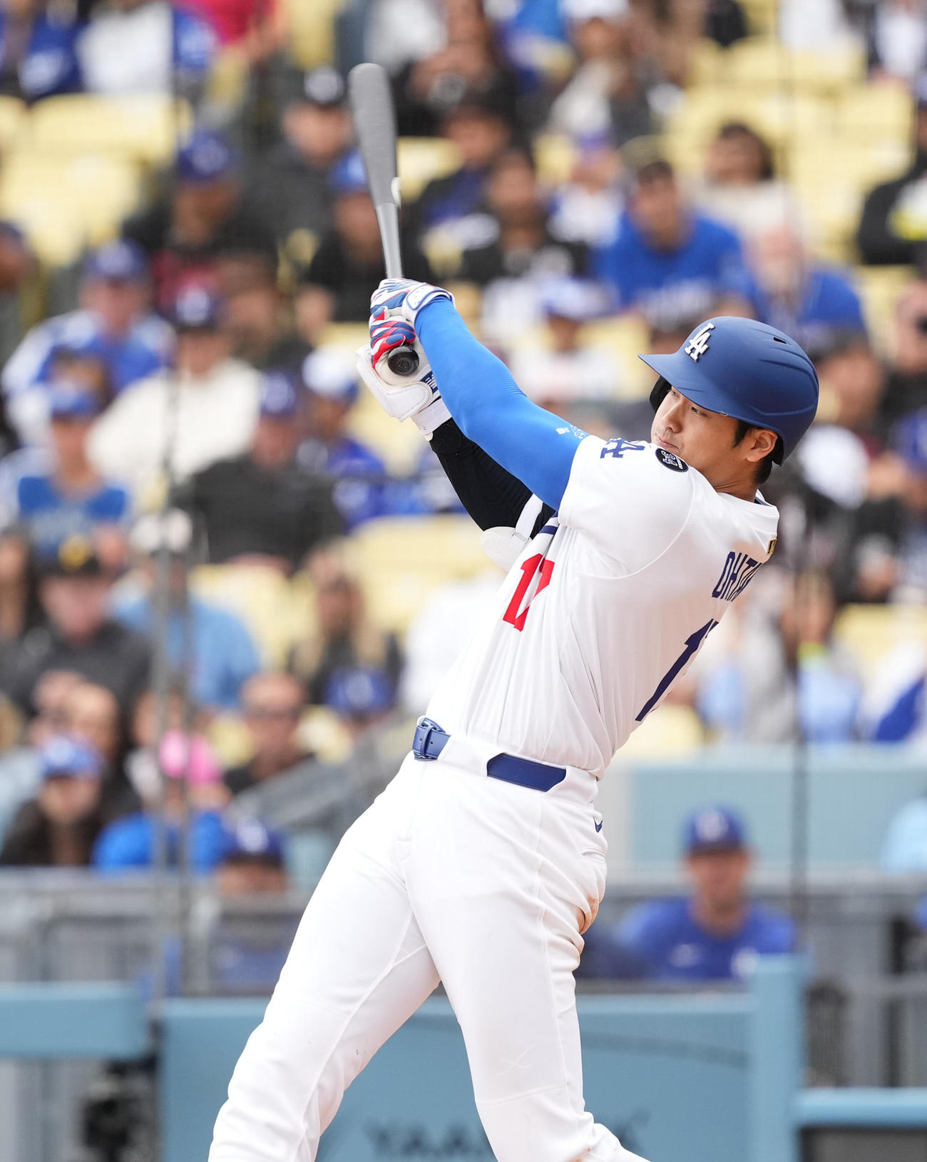 ドジャース対パイレーツ　7回裏ドジャース1死、右前打を放つ大谷（撮影・菅敏）