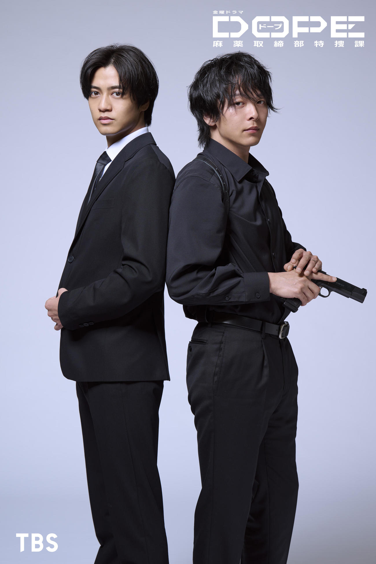 TBS7月期金曜ドラマ「DOPE　麻薬取締部特捜課」でダブル主演を務める高橋海人（左）と中村倫也（C）TBS